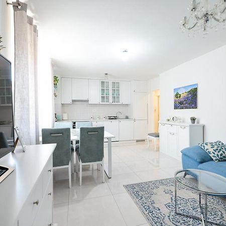 Two Bedroom Apartment With A Balcony Relja Zára Kültér fotó