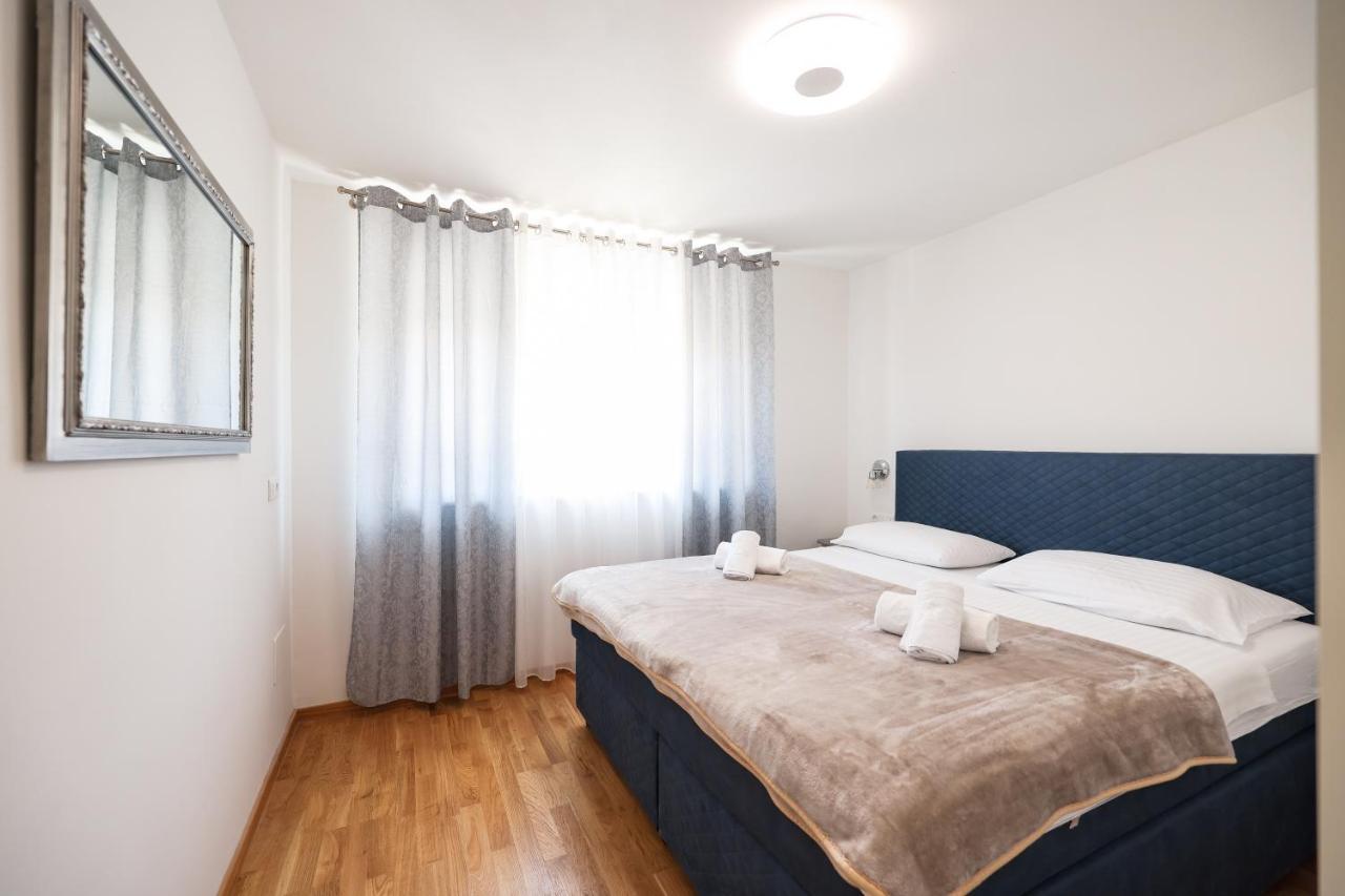 Two Bedroom Apartment With A Balcony Relja Zára Kültér fotó
