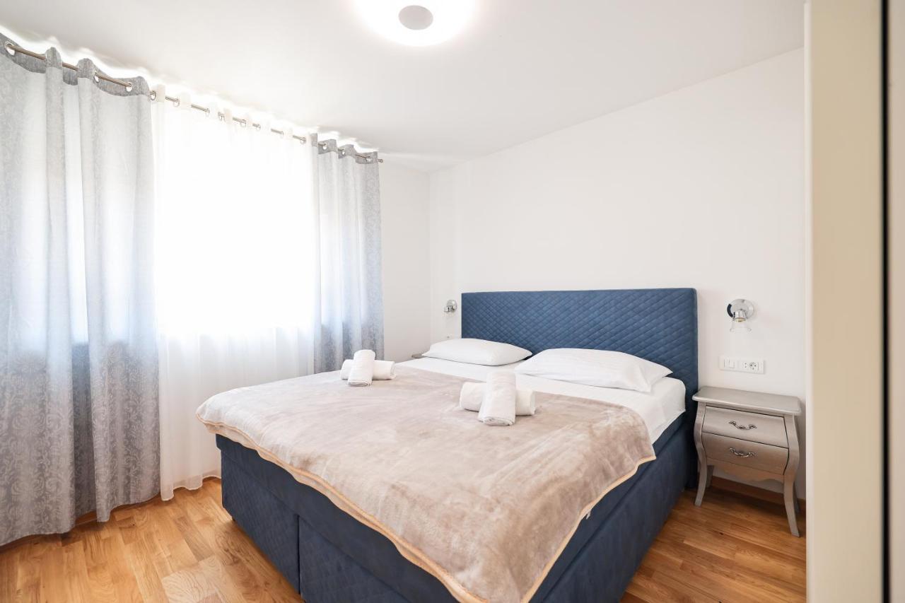 Two Bedroom Apartment With A Balcony Relja Zára Kültér fotó