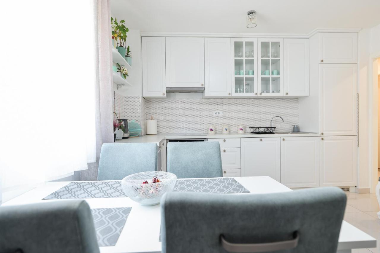 Two Bedroom Apartment With A Balcony Relja Zára Kültér fotó