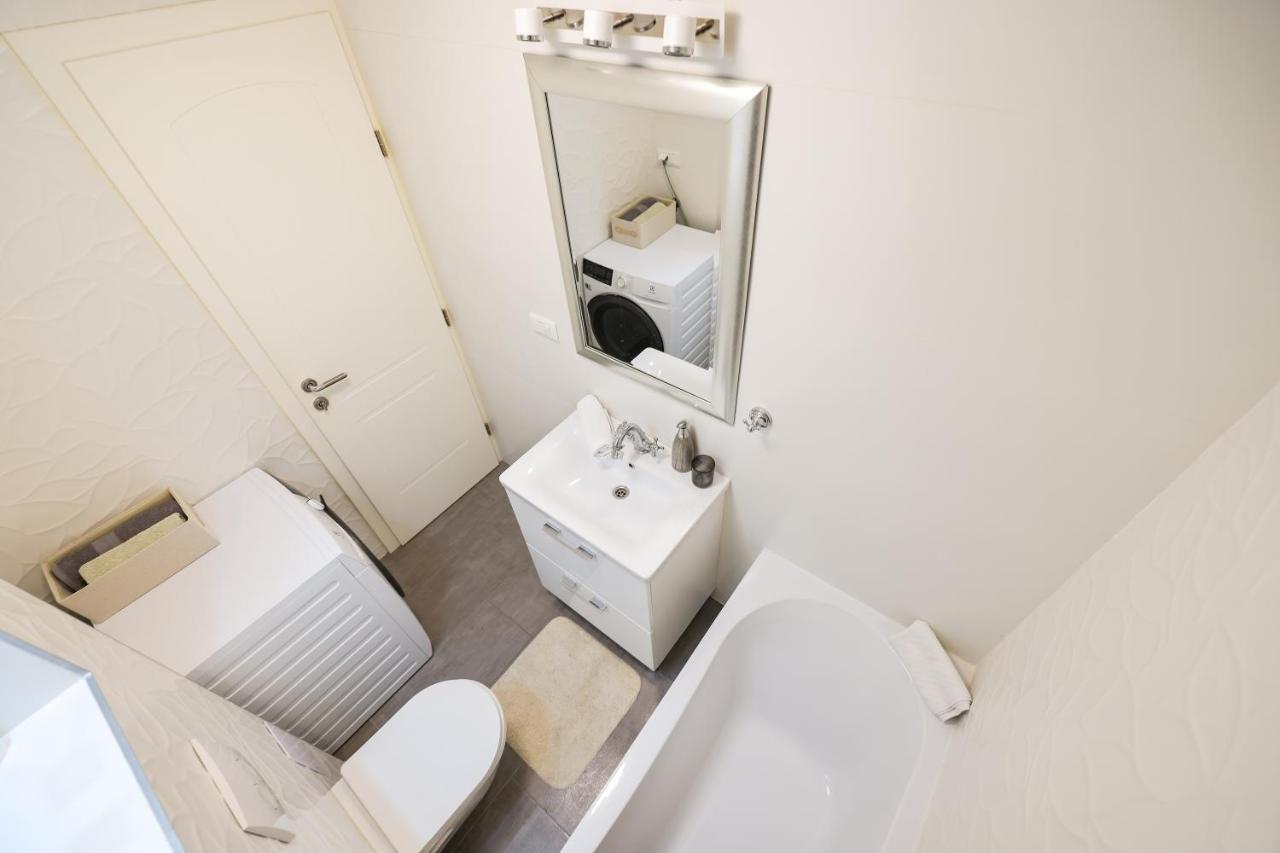 Two Bedroom Apartment With A Balcony Relja Zára Kültér fotó