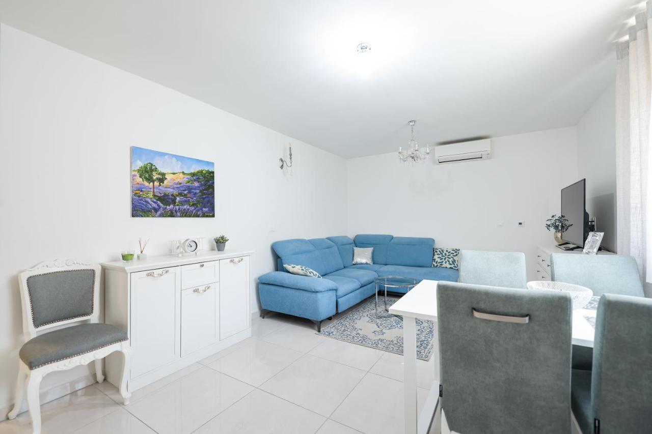 Two Bedroom Apartment With A Balcony Relja Zára Kültér fotó
