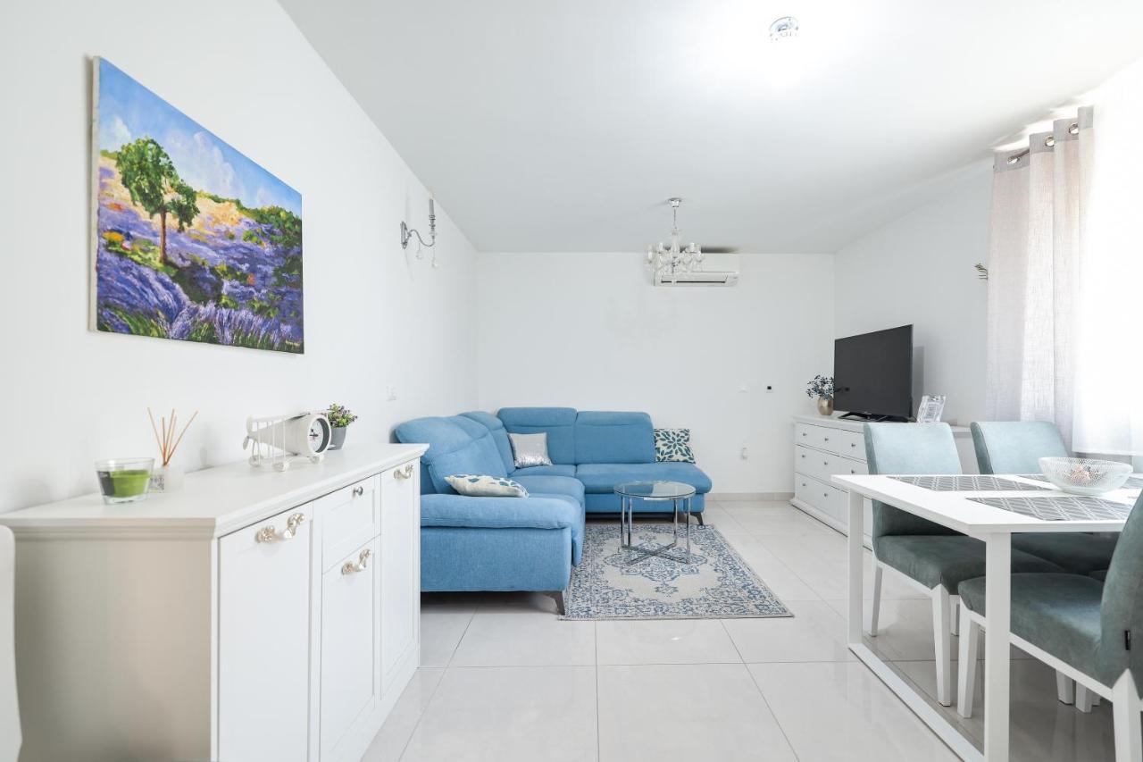 Two Bedroom Apartment With A Balcony Relja Zára Kültér fotó