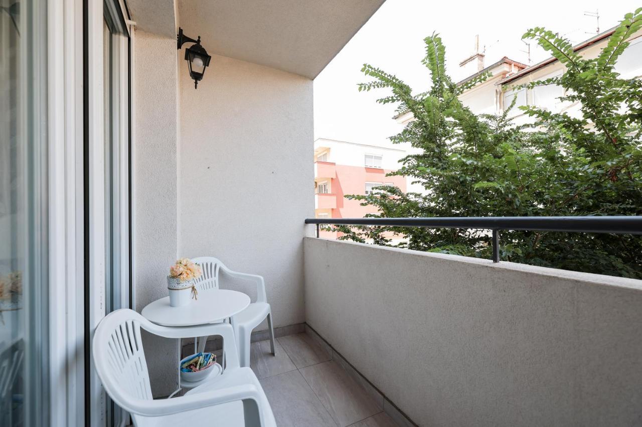 Two Bedroom Apartment With A Balcony Relja Zára Kültér fotó