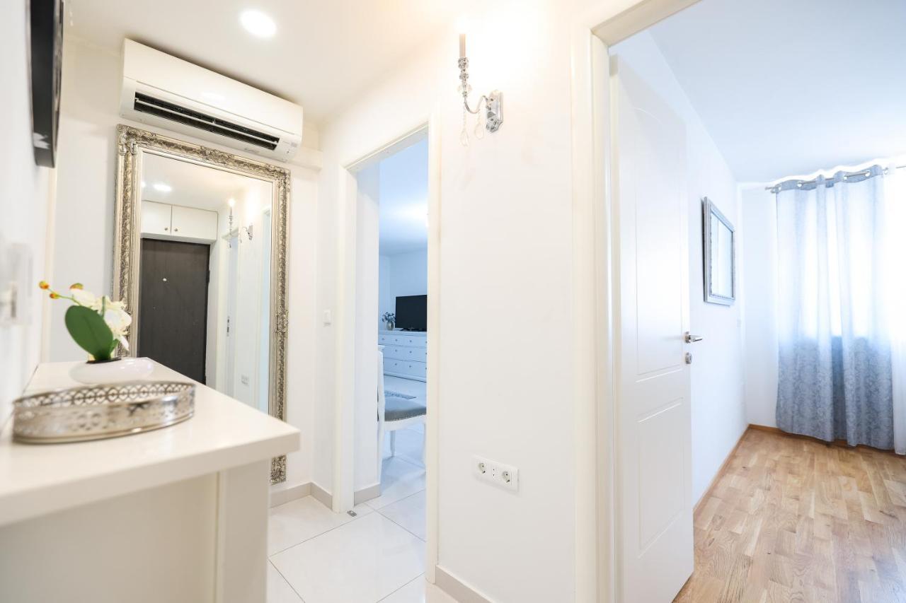 Two Bedroom Apartment With A Balcony Relja Zára Kültér fotó
