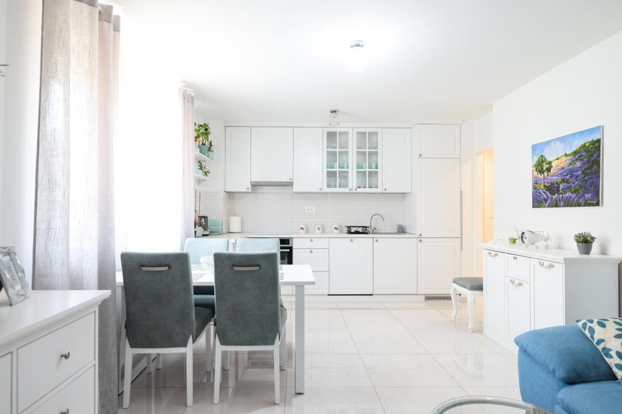 Two Bedroom Apartment With A Balcony Relja Zára Kültér fotó