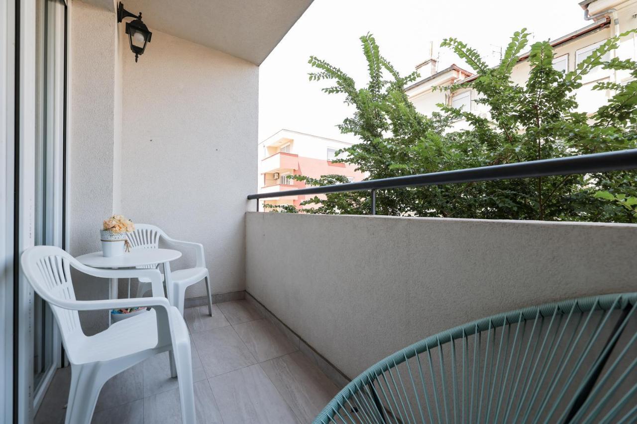 Two Bedroom Apartment With A Balcony Relja Zára Kültér fotó