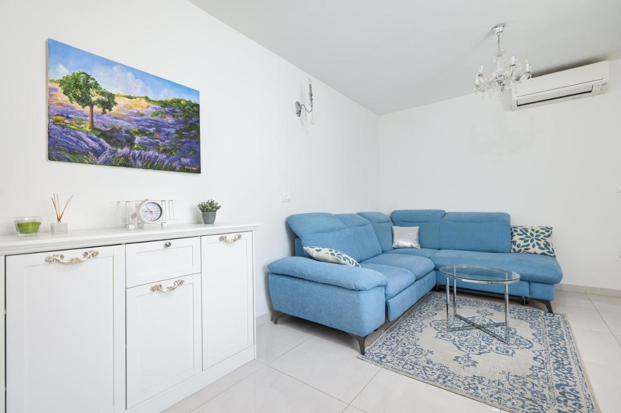 Two Bedroom Apartment With A Balcony Relja Zára Kültér fotó