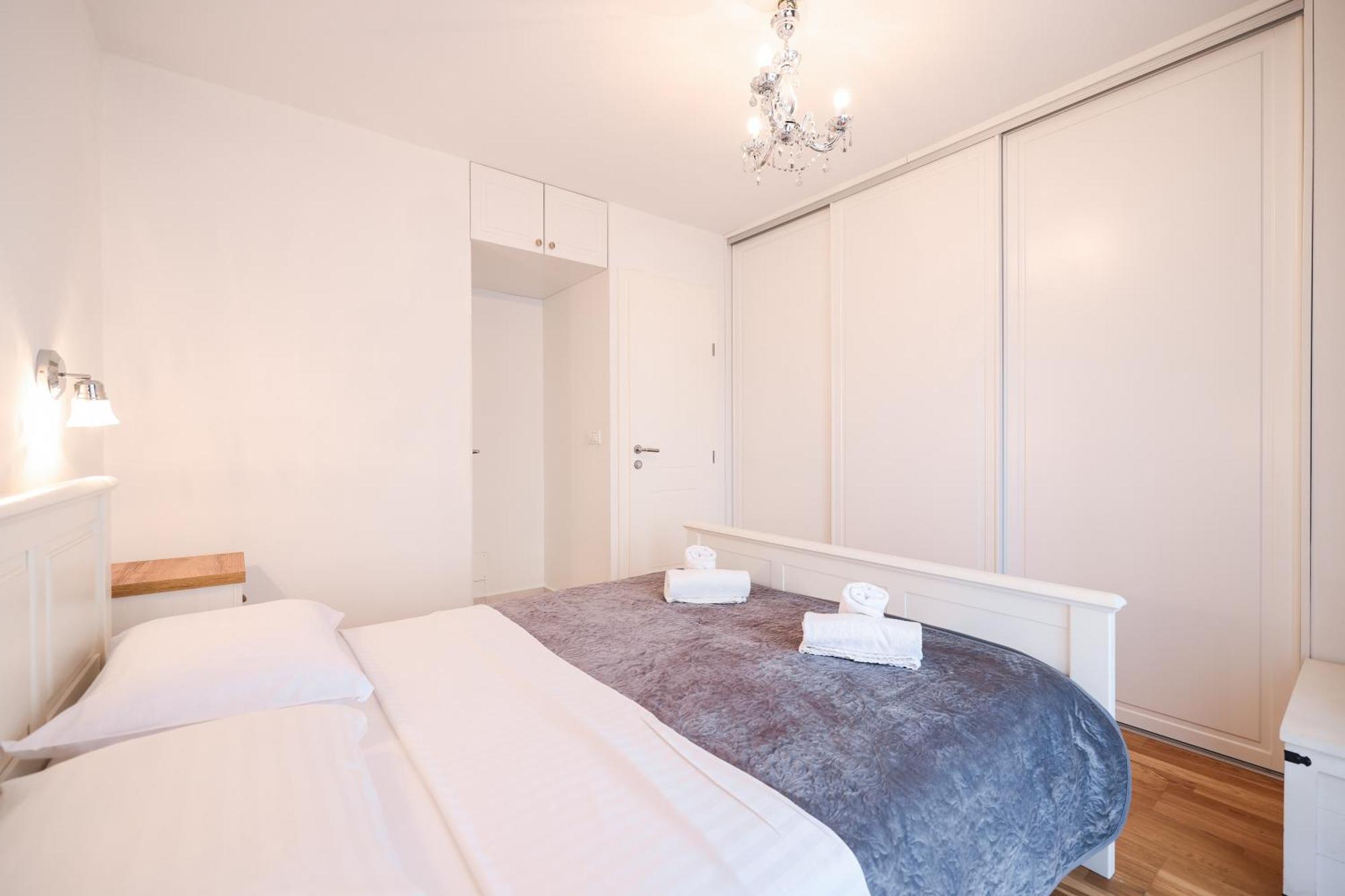 Two Bedroom Apartment With A Balcony Relja Zára Kültér fotó